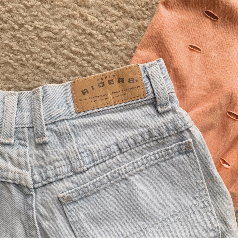 Mom Jeans!! 🦋 - Picture 2 of 4